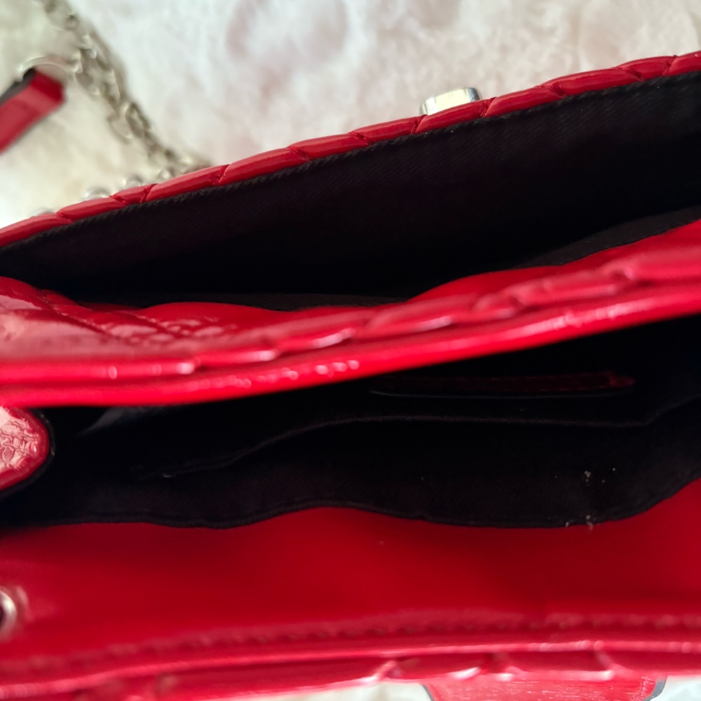 Forever 21 Cute Red Crossbody Quilted Faux Patent Leather Chain Handbag NWOT - Picture 6 of 9